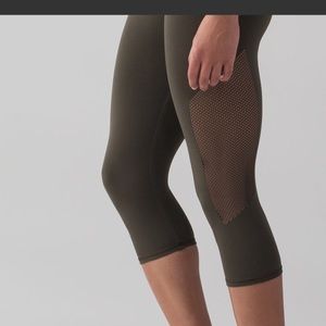 Lululemon Reveal Crops